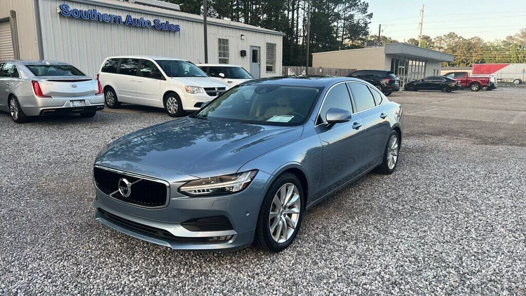 2017 VOLVO S90