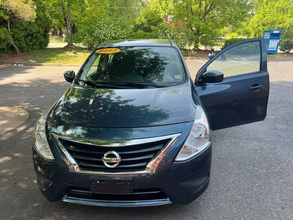 2017 NISSAN Versa
