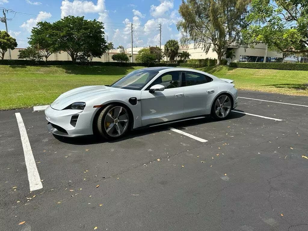 2021 PORSCHE Taycan