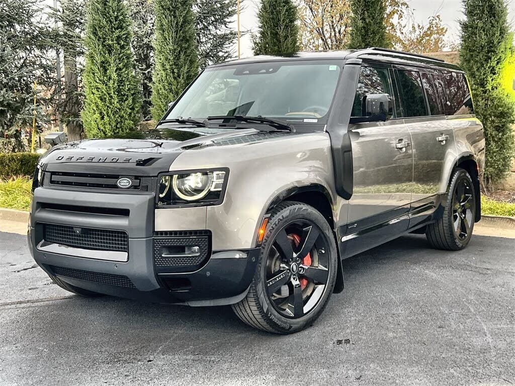 2024 LAND ROVER Defender