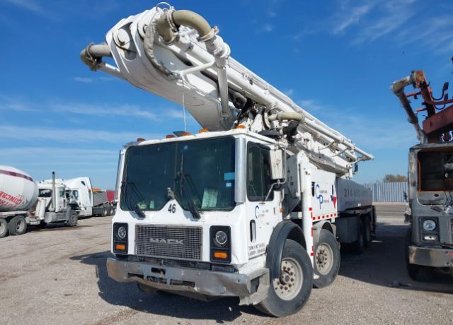 2000 MACK MR