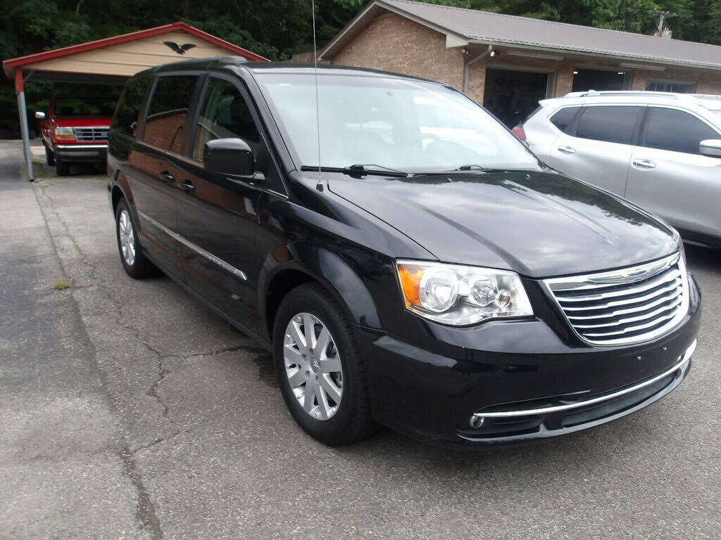 2016 CHRYSLER Town and Country