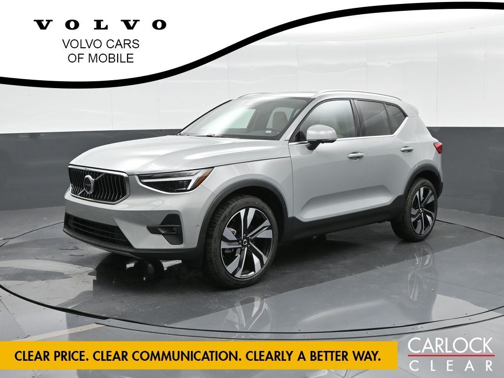 2025 VOLVO XC40
