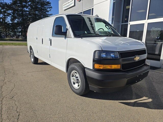 2025 CHEVROLET Express