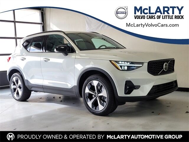 2026 VOLVO XC40
