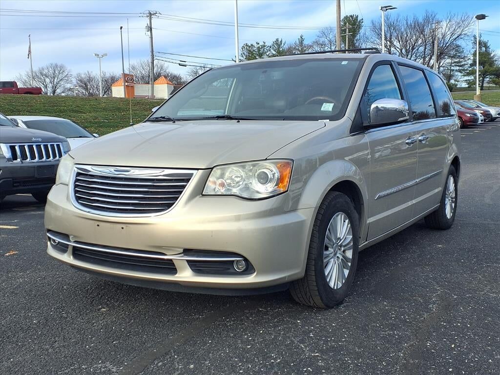 2014 CHRYSLER Town and Country