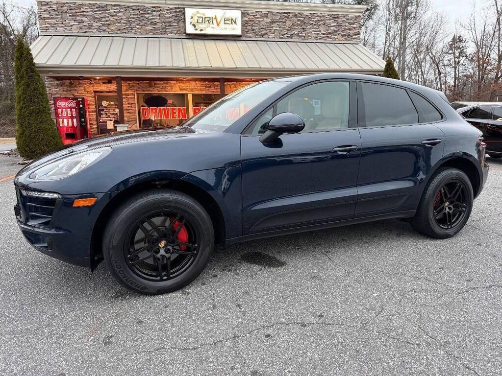 2017 PORSCHE Macan