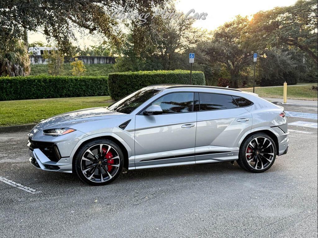 2024 LAMBORGHINI URUS