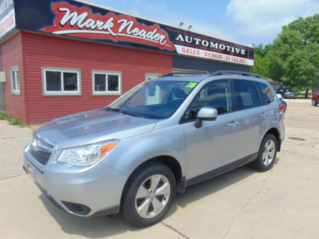 2016 SUBARU Forester