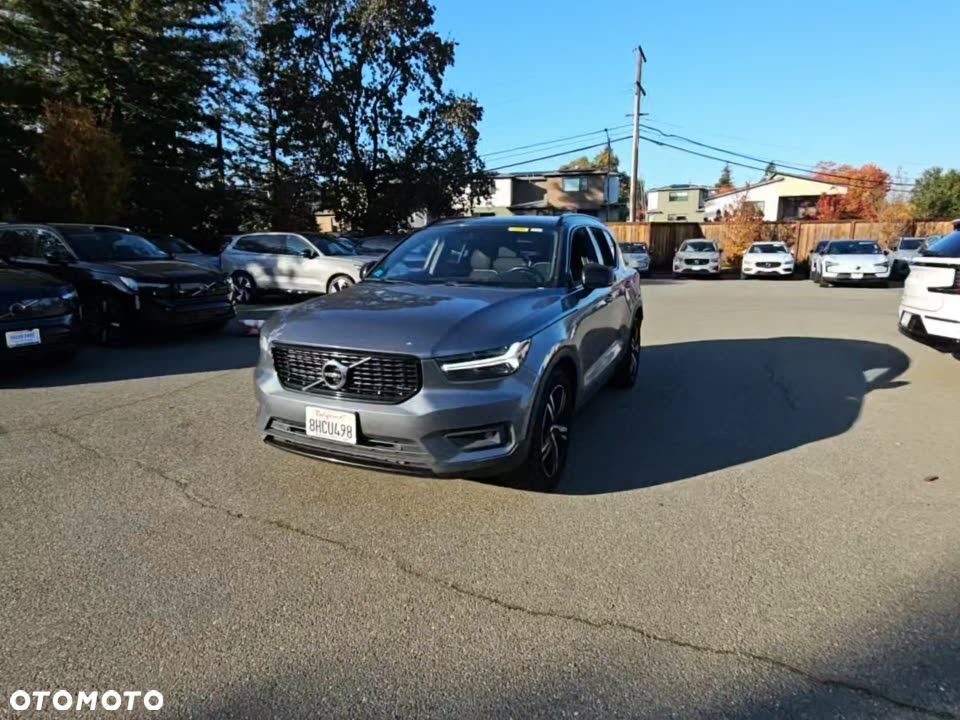 2019 VOLVO XC40