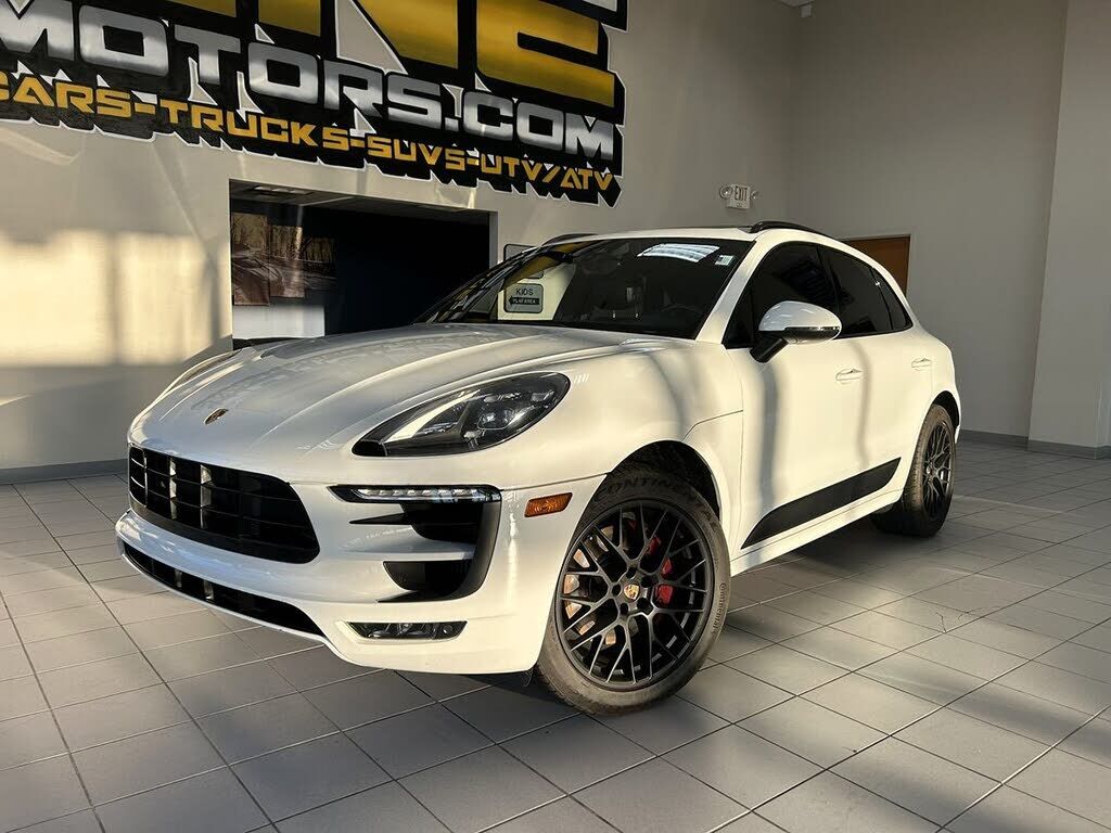 2017 PORSCHE Macan