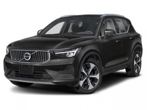 2026 VOLVO XC40