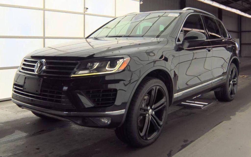 2017 VOLKSWAGEN Touareg