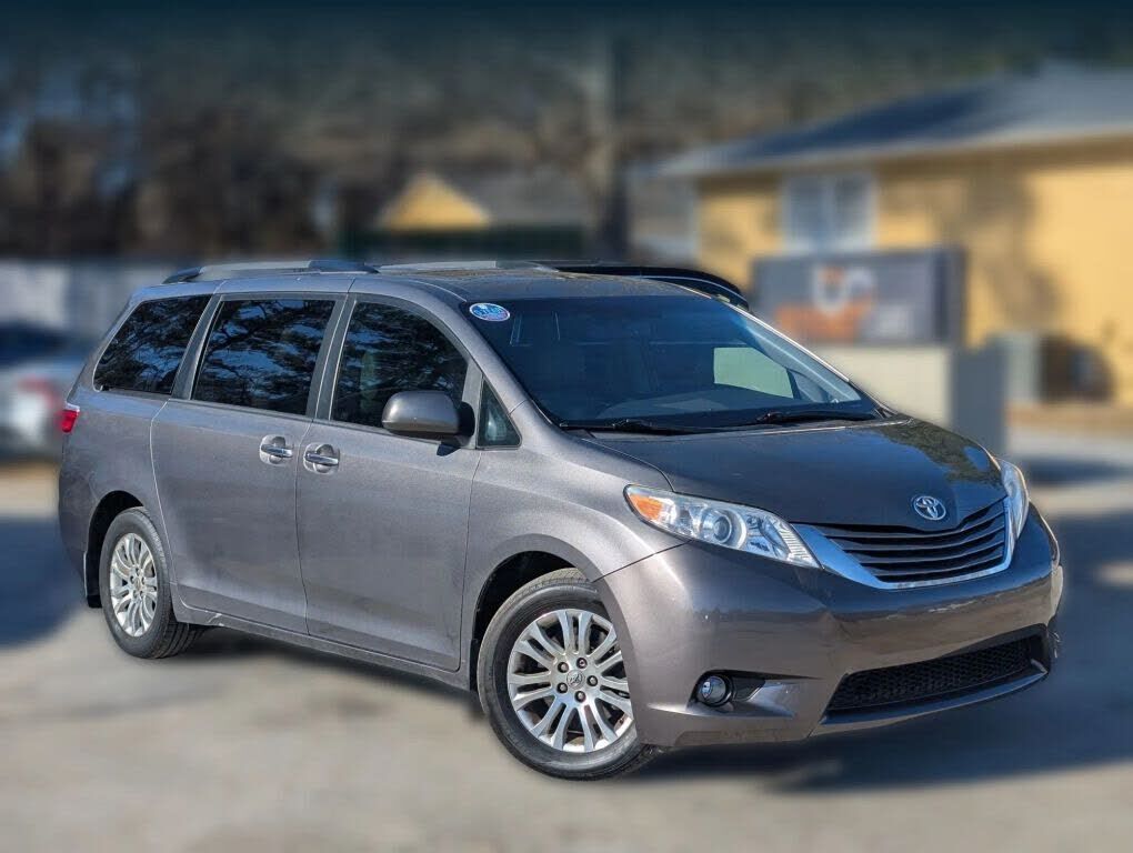 2017 TOYOTA Sienna