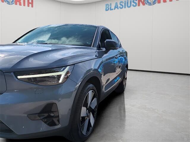2023 VOLVO C40