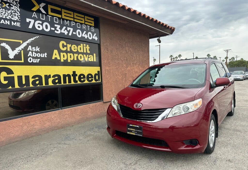 2012 TOYOTA Sienna