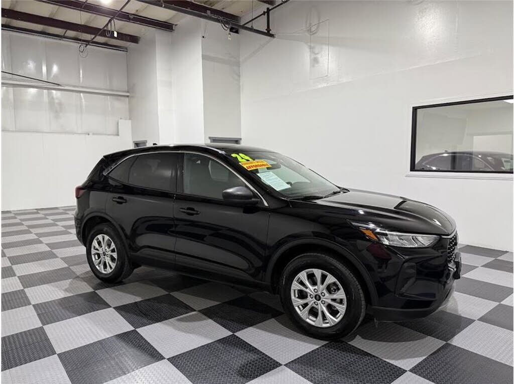 2024 FORD Escape