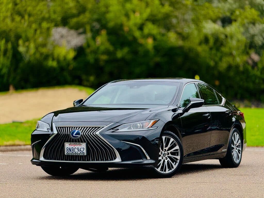 2019 LEXUS ES