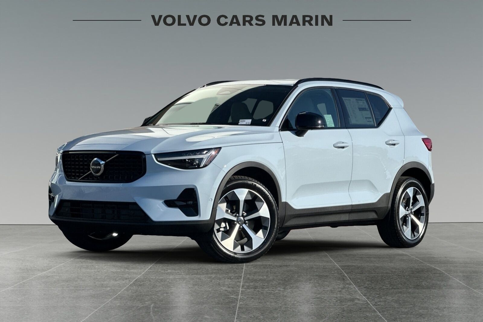 2026 VOLVO XC40