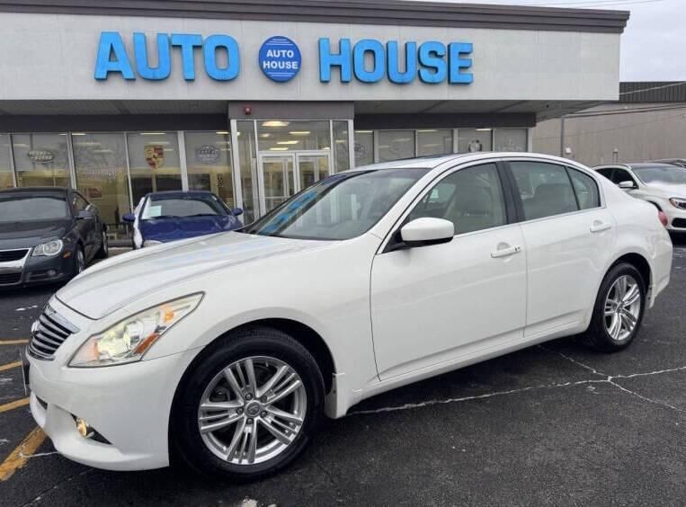 2011 INFINITI G37