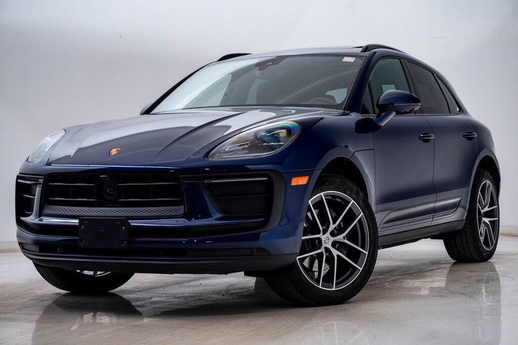 2025 PORSCHE Macan
