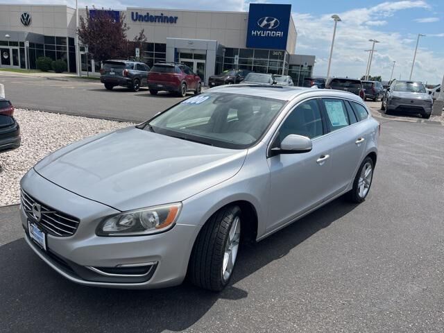 2015 VOLVO V60
