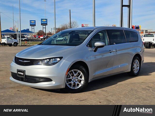 2022 CHRYSLER Voyager