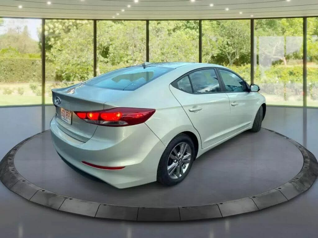 2017 HYUNDAI Elantra