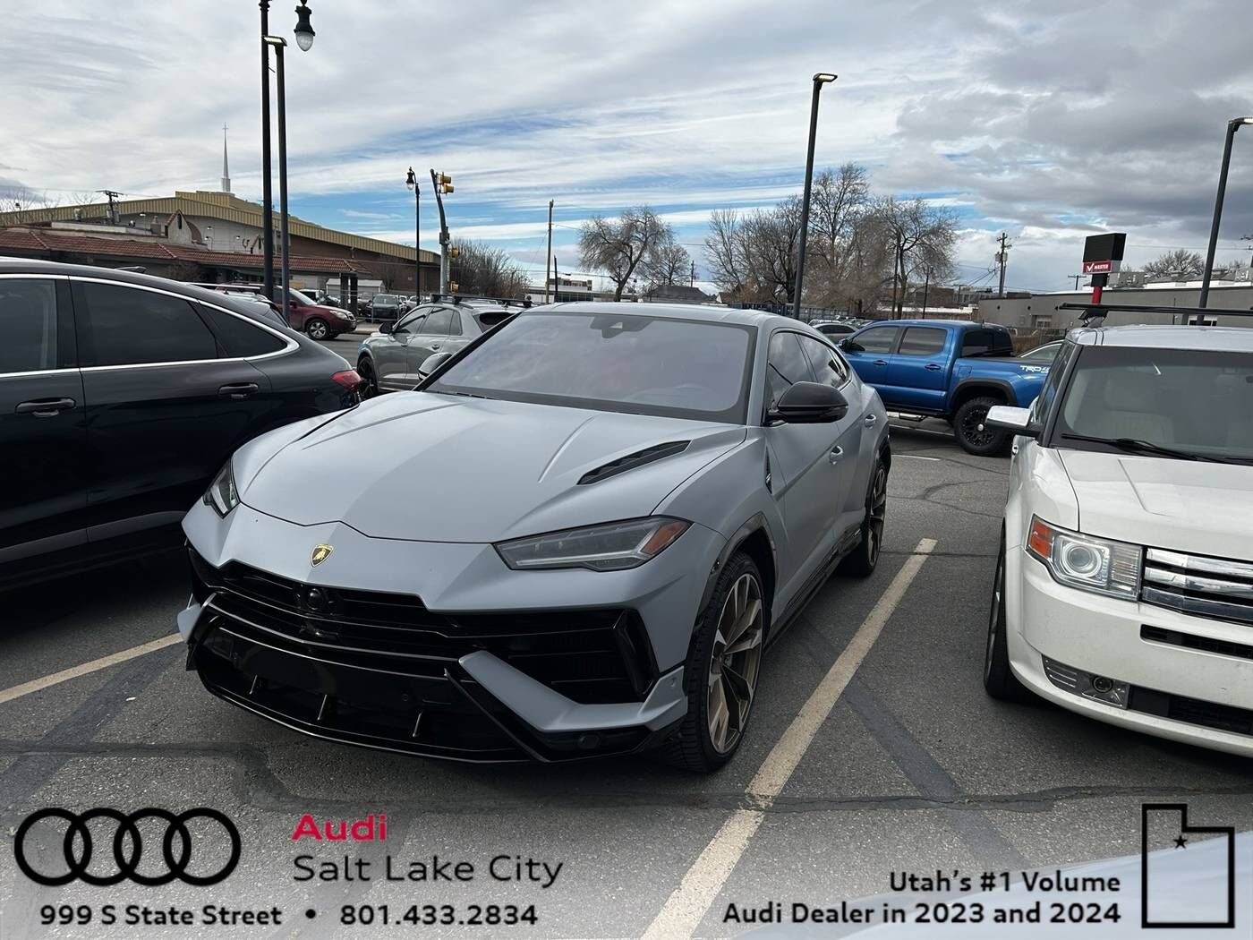 2024 LAMBORGHINI URUS