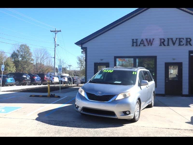 2011 TOYOTA Sienna
