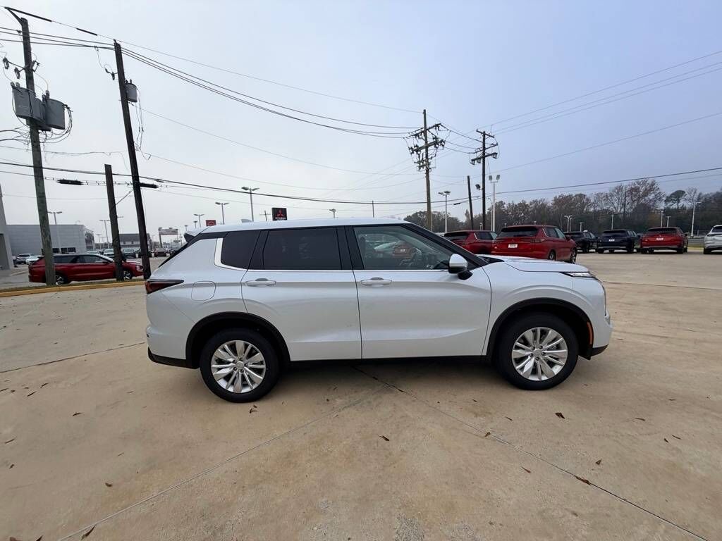 2026 MITSUBISHI Outlander