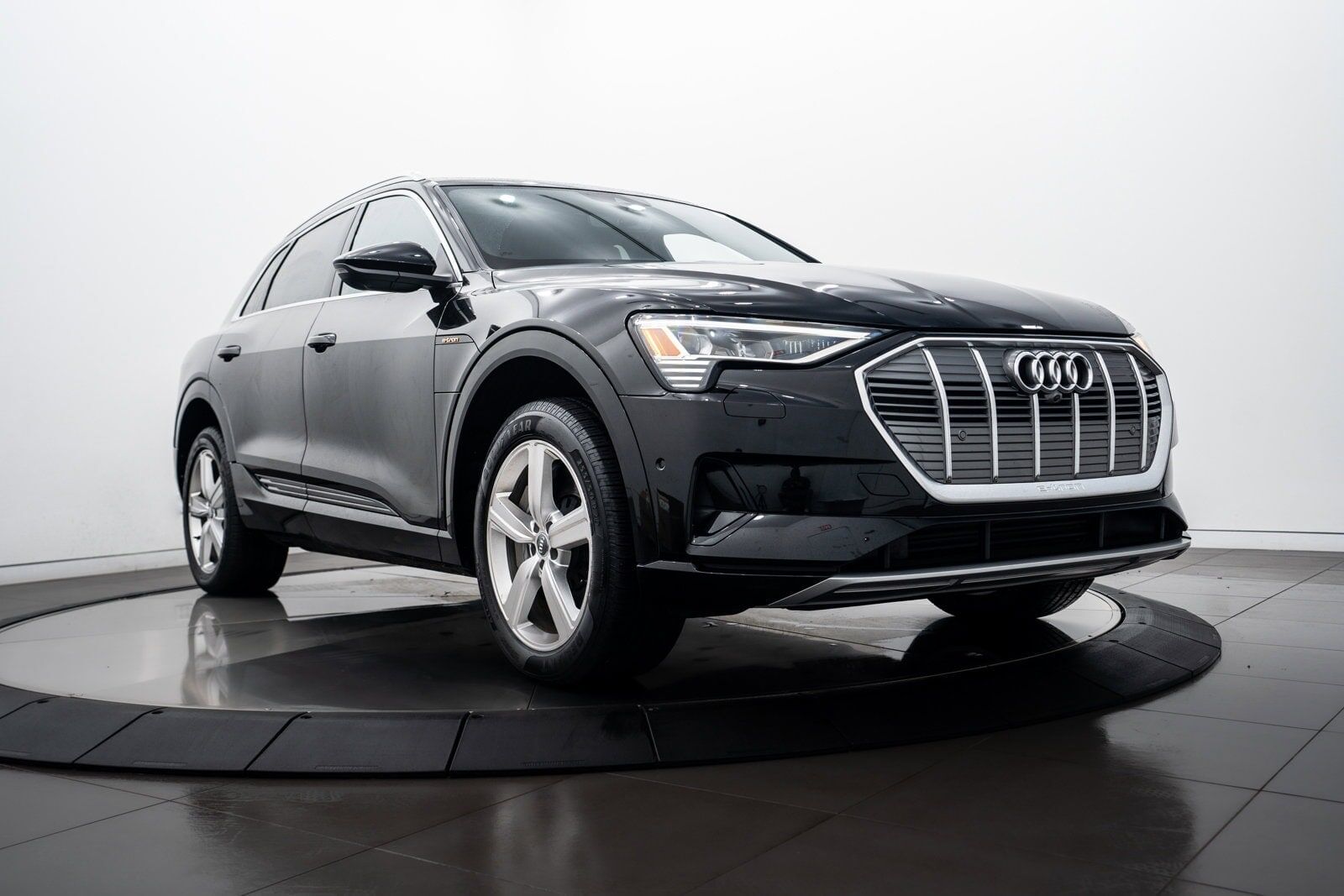 2019 AUDI e-tron