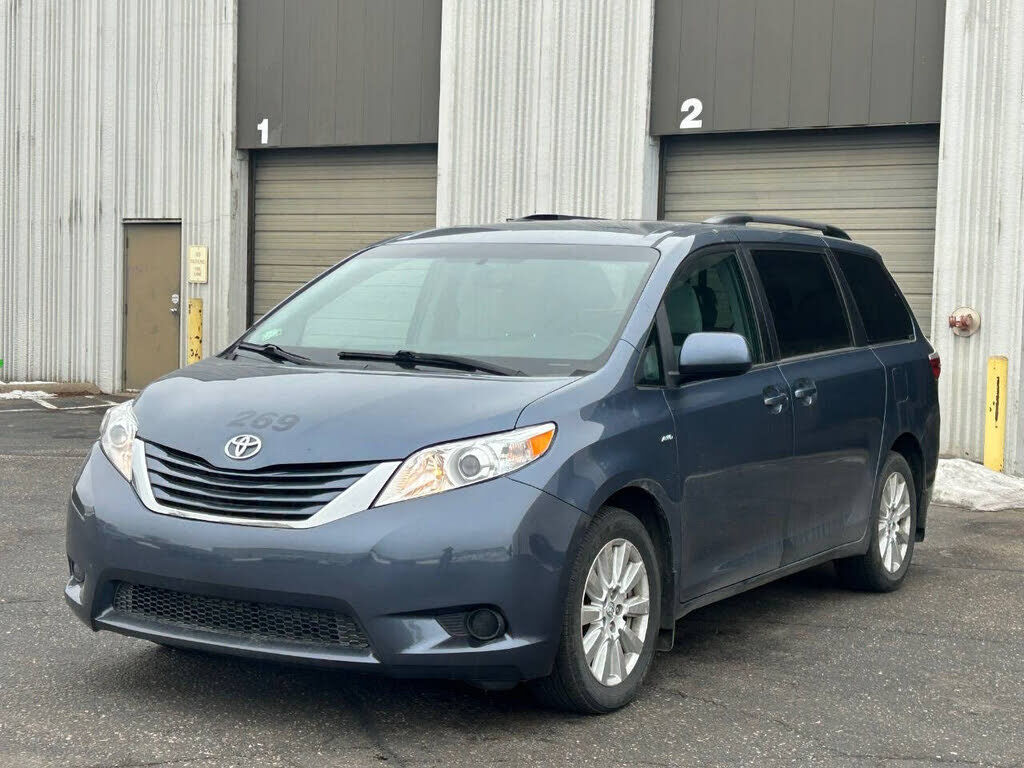 2017 TOYOTA Sienna