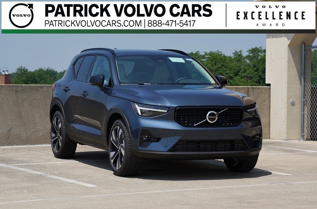 2026 VOLVO XC40