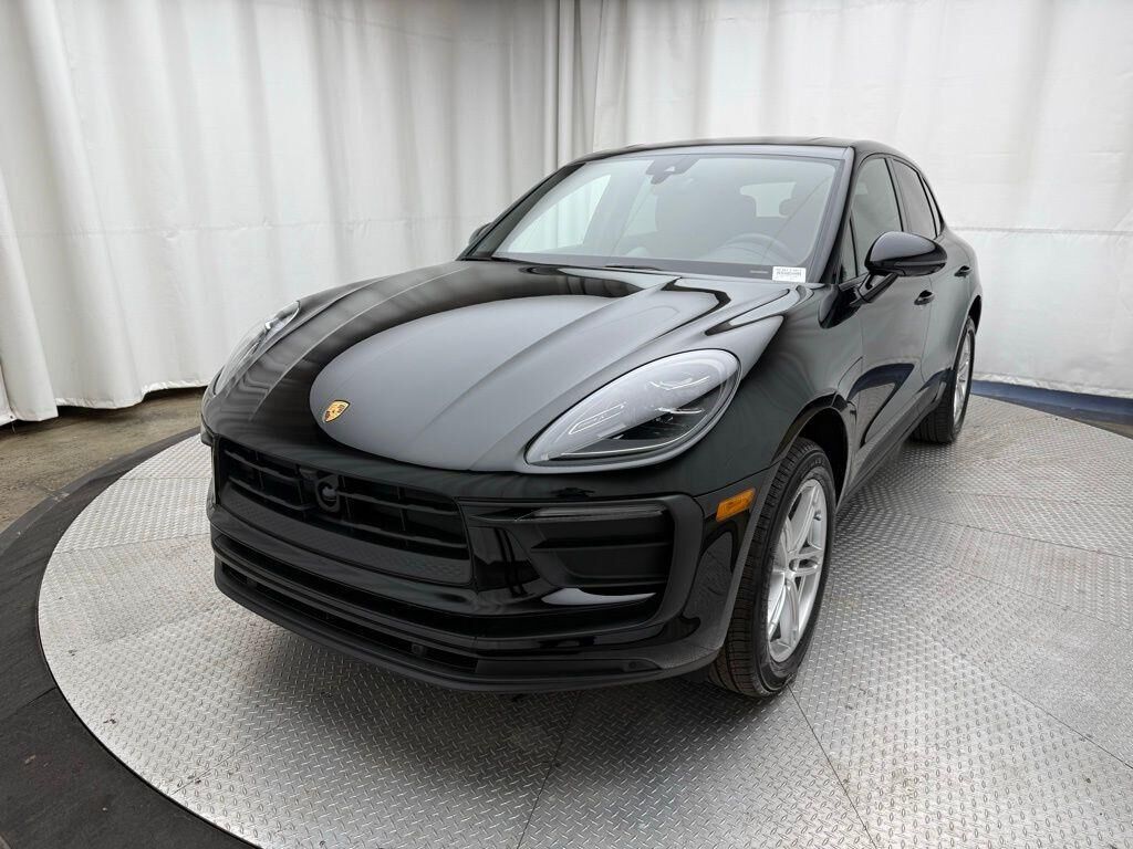 2025 PORSCHE Macan