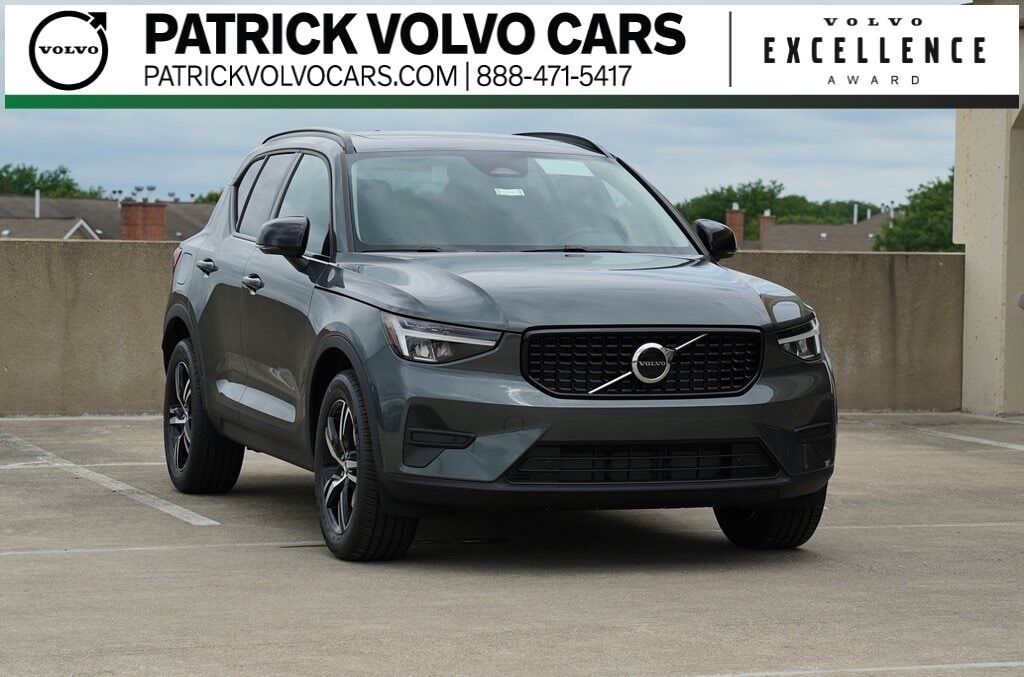 2026 VOLVO XC40