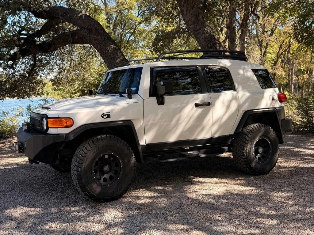 2012 TOYOTA FJ Cruiser