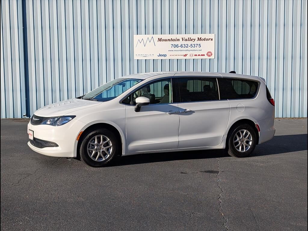 2023 CHRYSLER Voyager