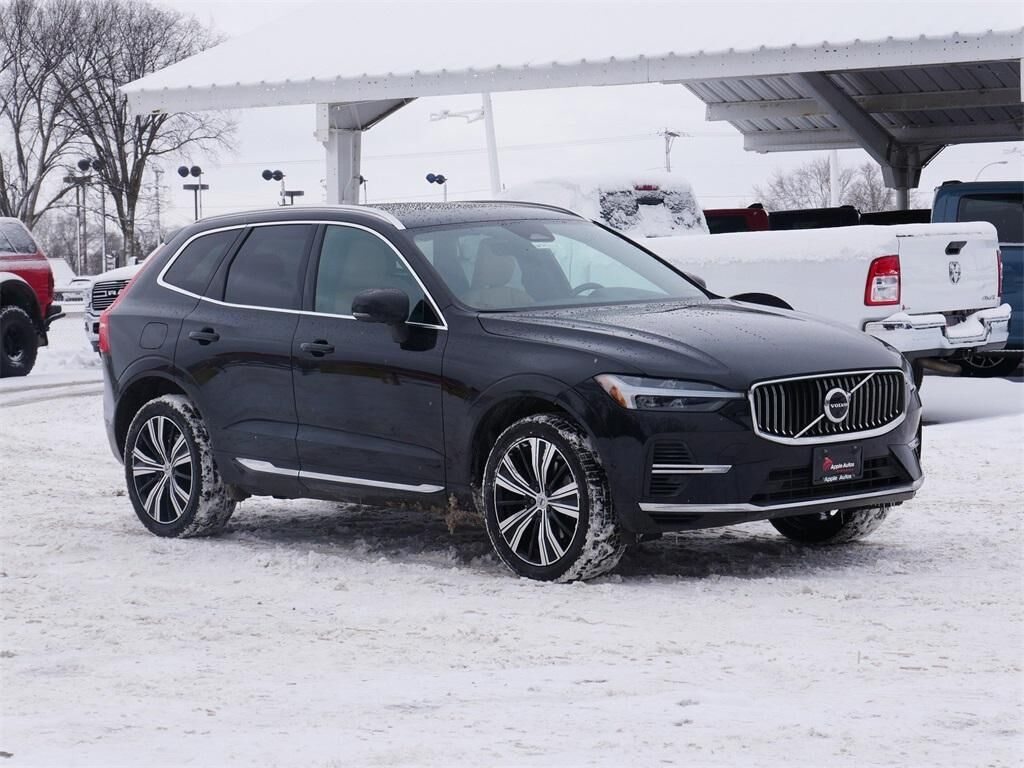 2022 VOLVO XC60