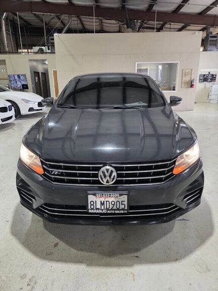 2017 VOLKSWAGEN Passat