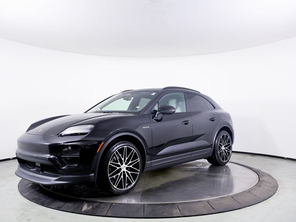 2025 PORSCHE Macan
