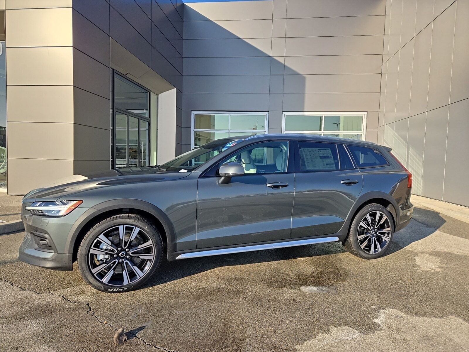 2026 VOLVO V60CC