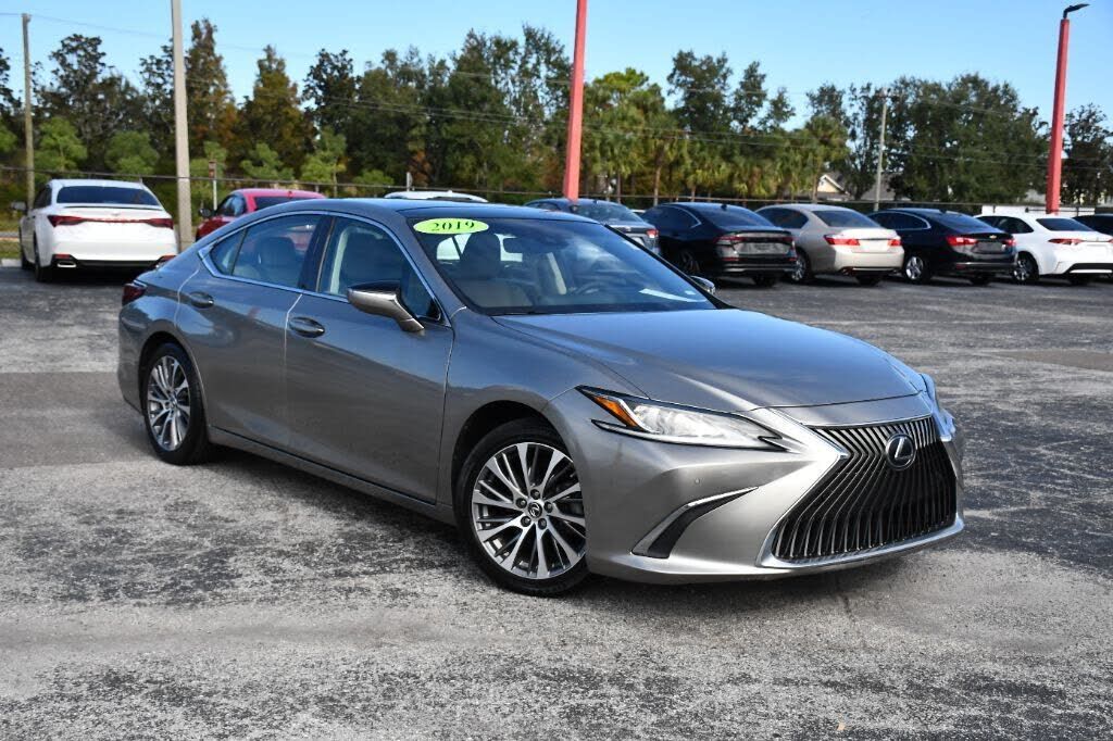 2019 LEXUS ES
