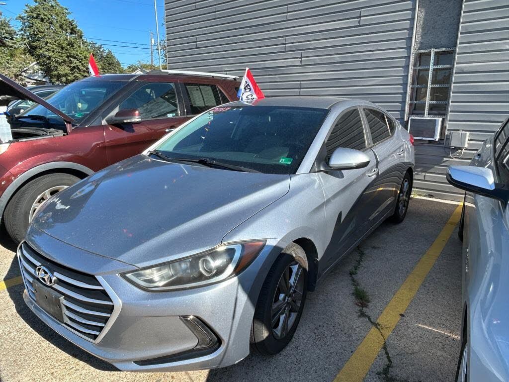 2017 HYUNDAI Elantra