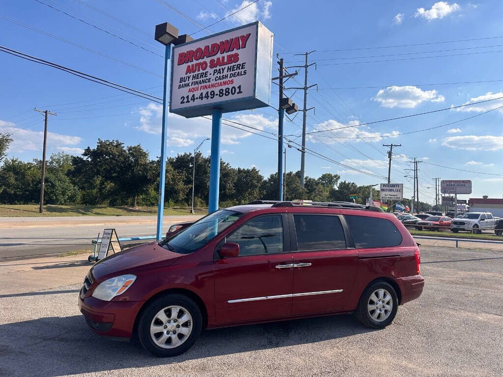 Hyundai Entourage