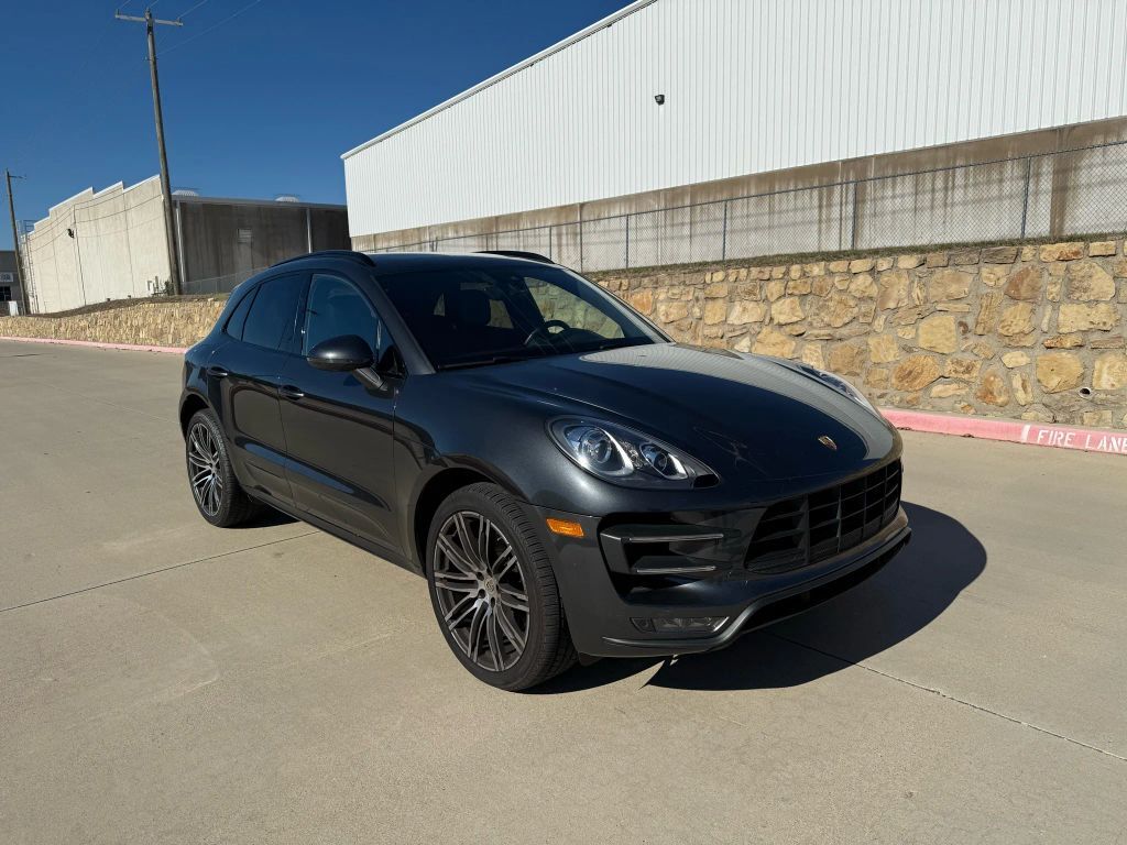 2017 PORSCHE Macan