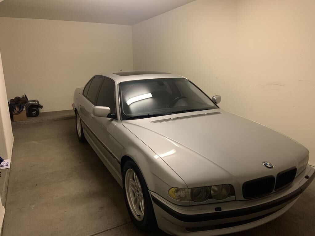 BMW 740i