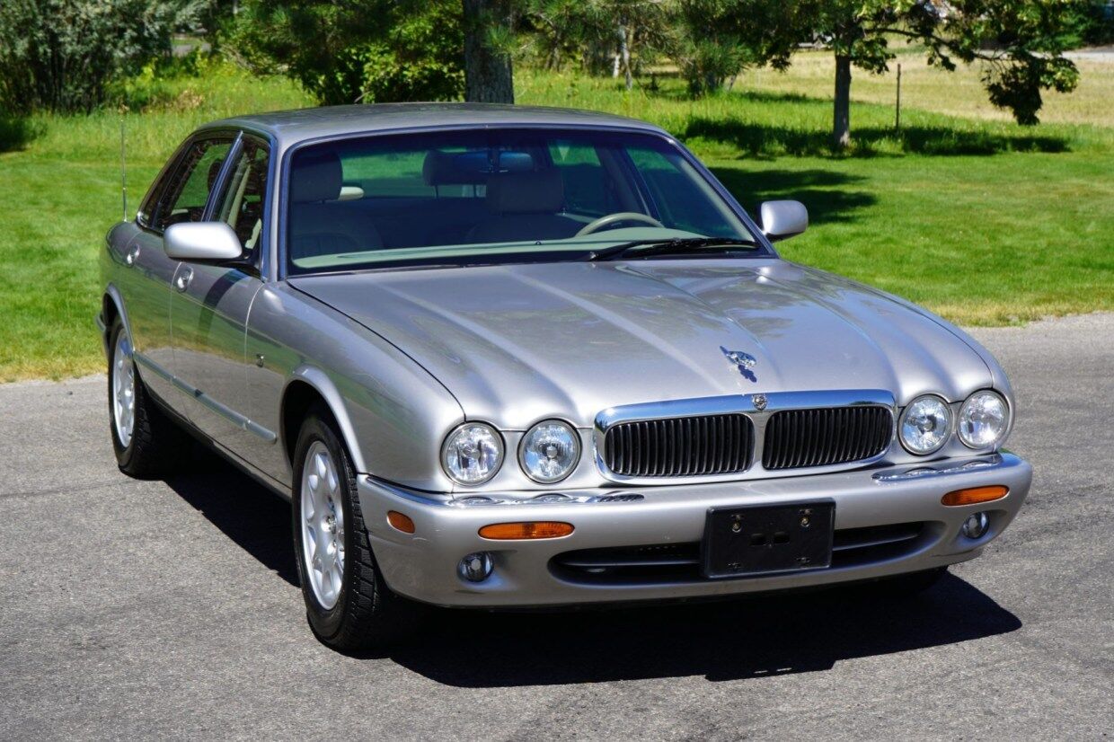 Jaguar XJ