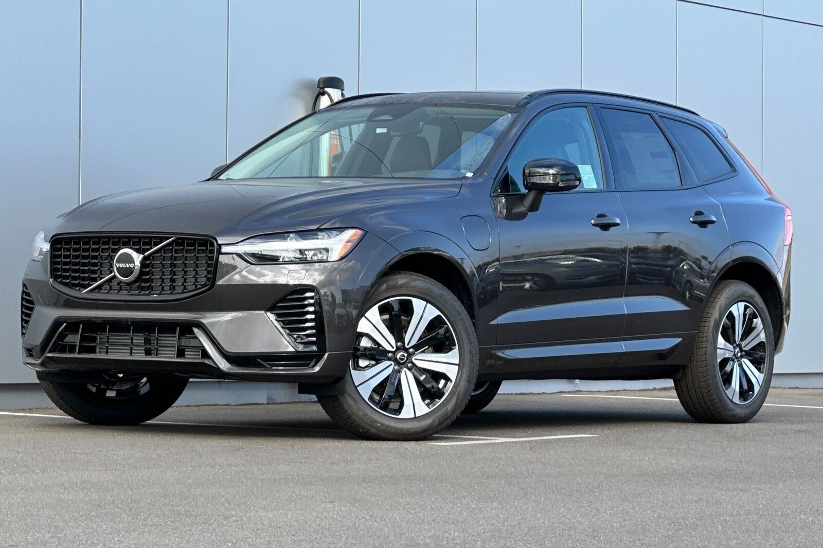 2025 VOLVO XC60