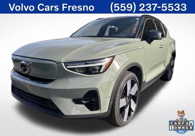 2023 VOLVO XC40